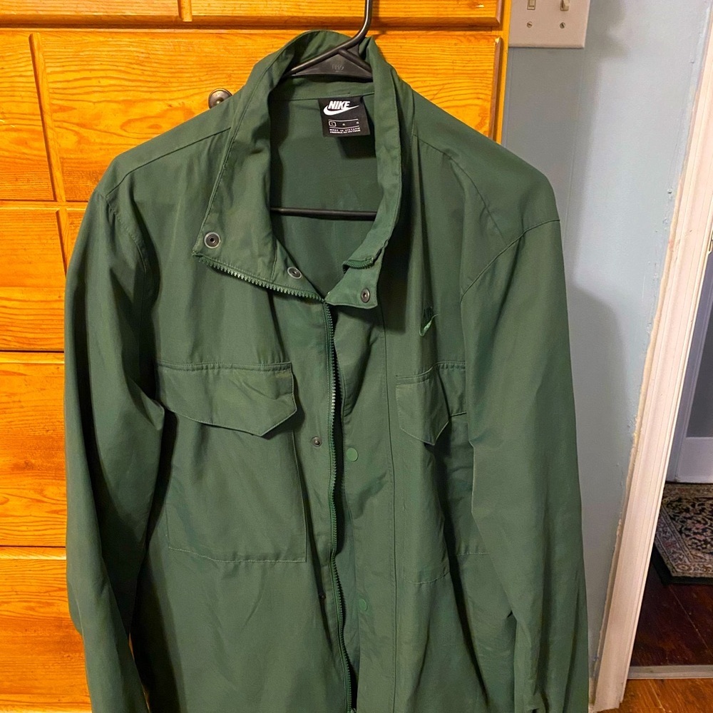 Nike Men’s windbreaker jacket.
